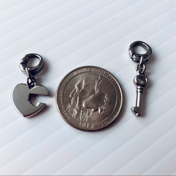 Fossil cut out heart and key pendant charms - Picture 4 of 5